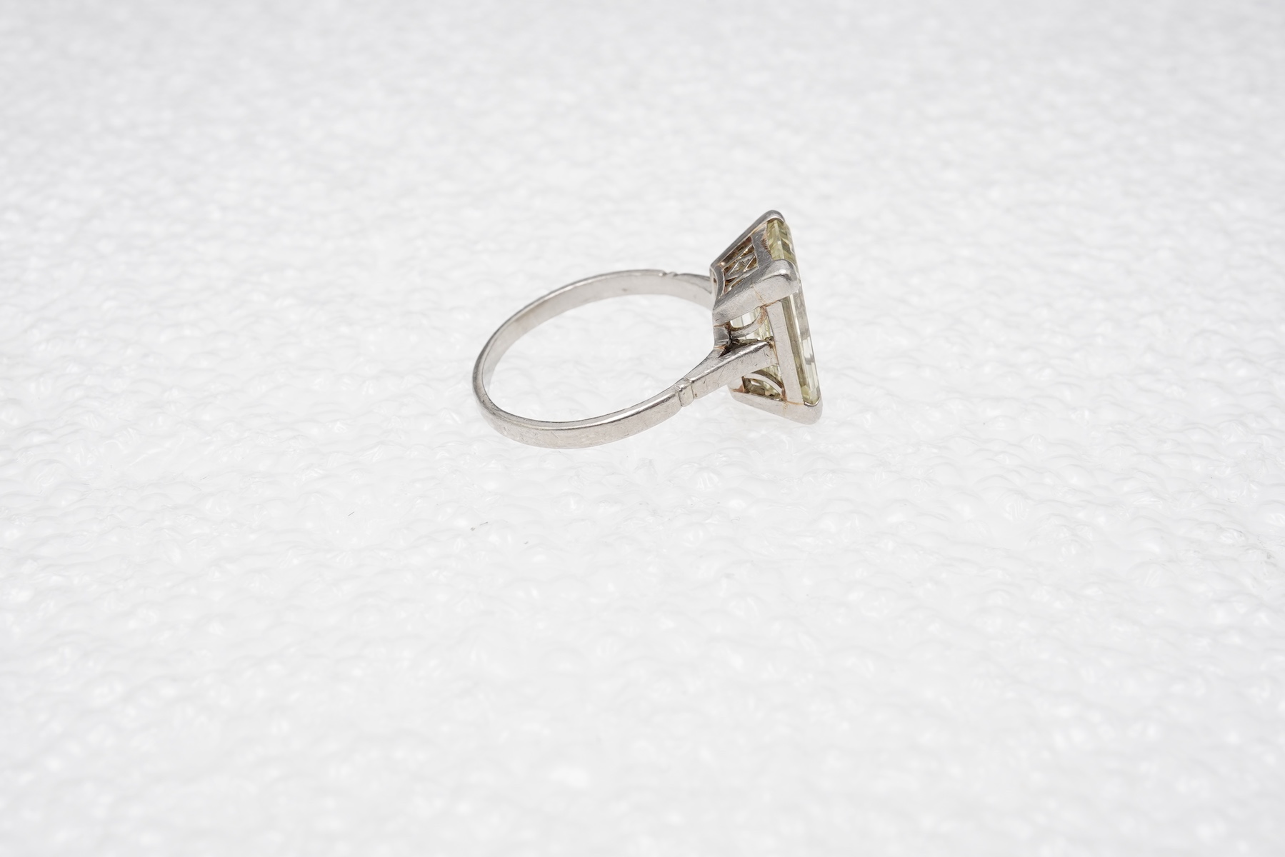 An Art Deco diamond solitaire ring, 1930s